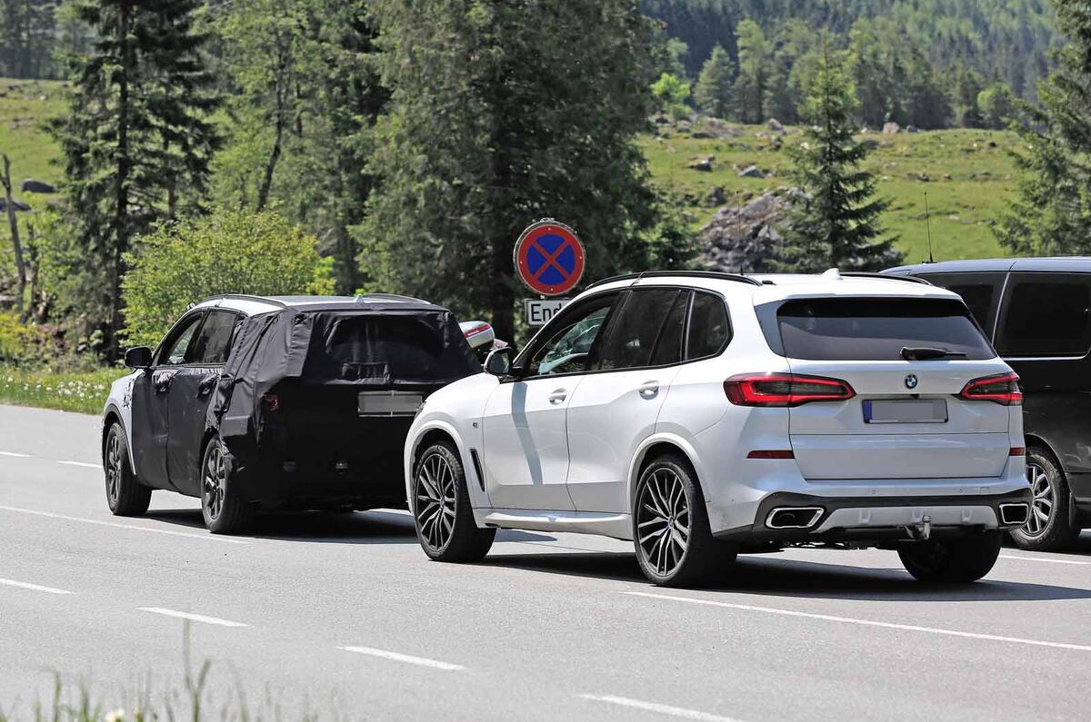 New Kia Sorento spyshot rear with X5