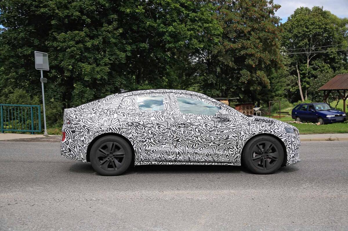 Skoda Enyaq iV coupe side Skoda Enyaq iV coupe side