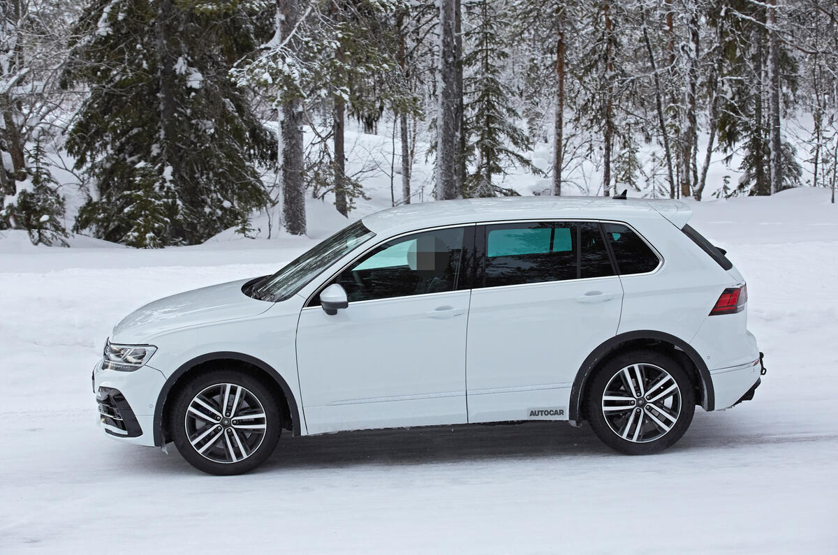 2020 Volkswagen Tiguan R prototype 2020 Volkswagen Tiguan R prototype