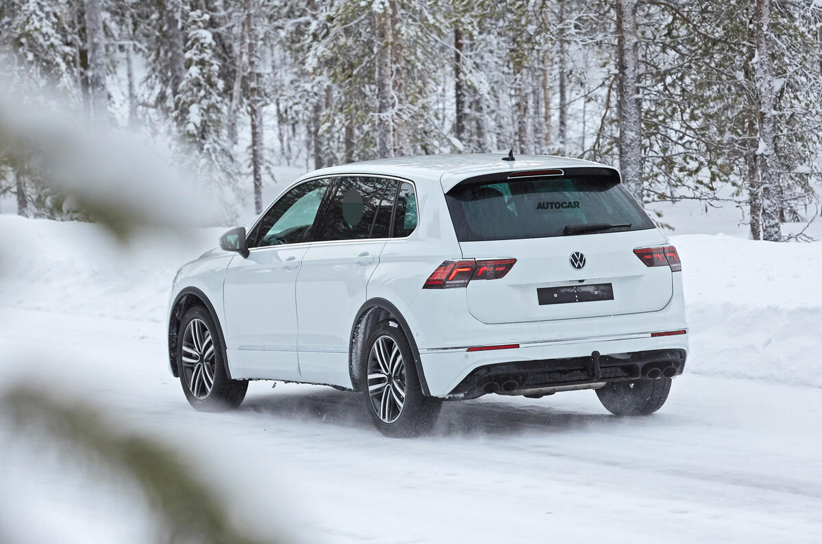 2020 Volkswagen Tiguan R prototype 2020 Volkswagen Tiguan R prototype