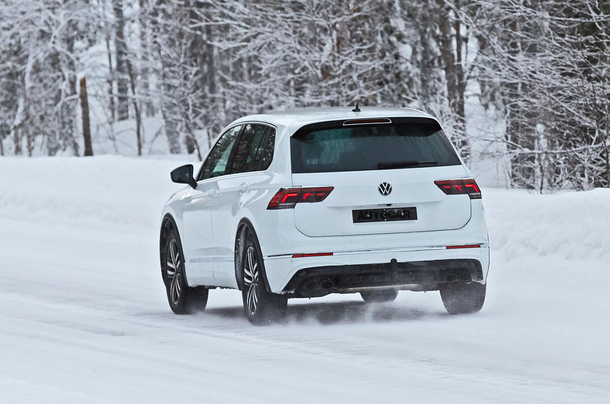 2020 Volkswagen Tiguan R prototype 2020 Volkswagen Tiguan R prototype