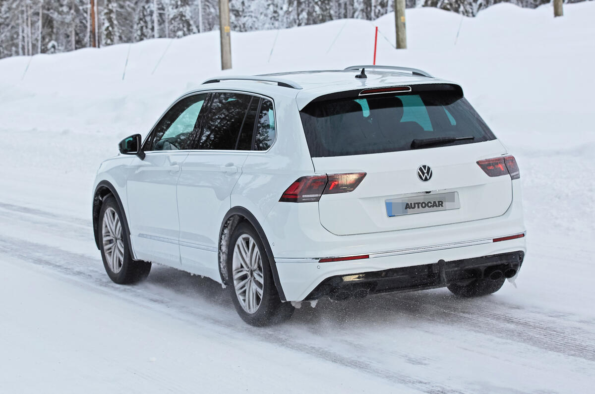 2020 Volkswagen Tiguan R prototype 2020 Volkswagen Tiguan R prototype