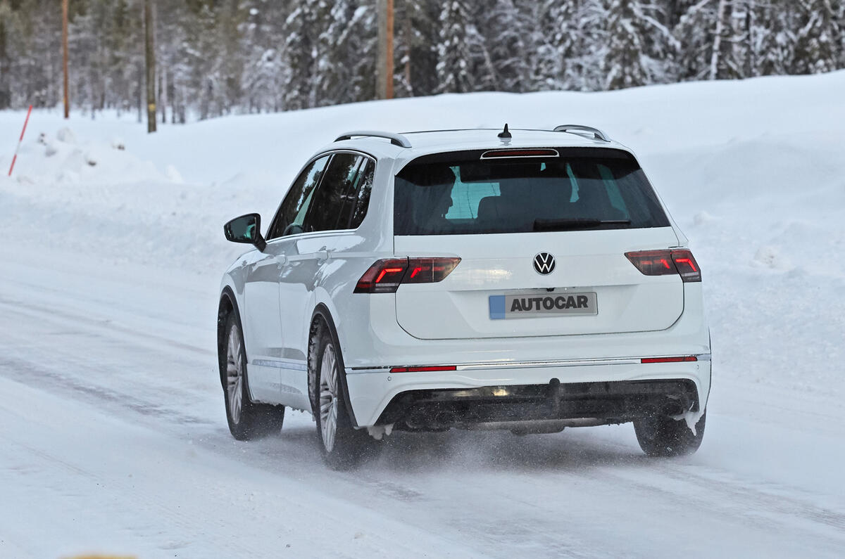 2020 Volkswagen Tiguan R prototype 2020 Volkswagen Tiguan R prototype