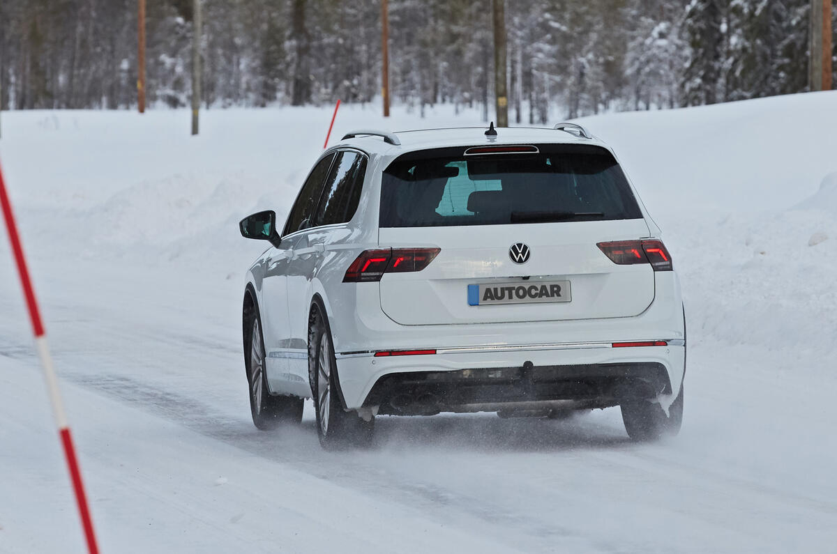 2020 Volkswagen Tiguan R prototype 2020 Volkswagen Tiguan R prototype