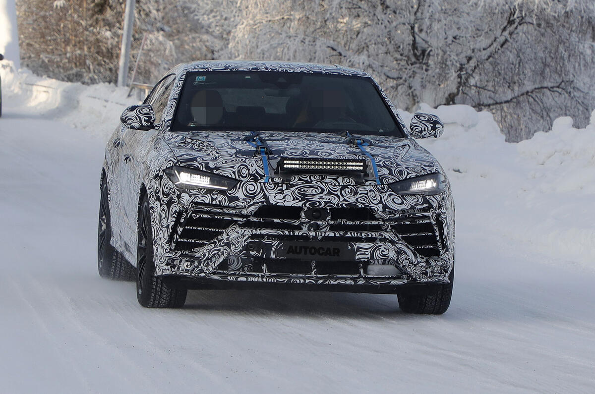 2022 Lamborghini Urus facelift prototype 2022 Lamborghini Urus facelift prototype