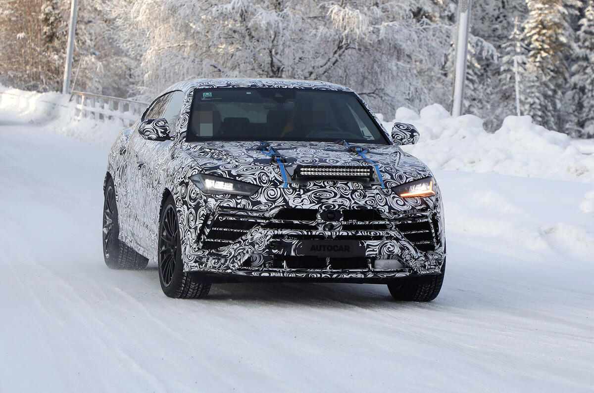 2022 Lamborghini Urus facelift prototype 2022 Lamborghini Urus facelift prototype