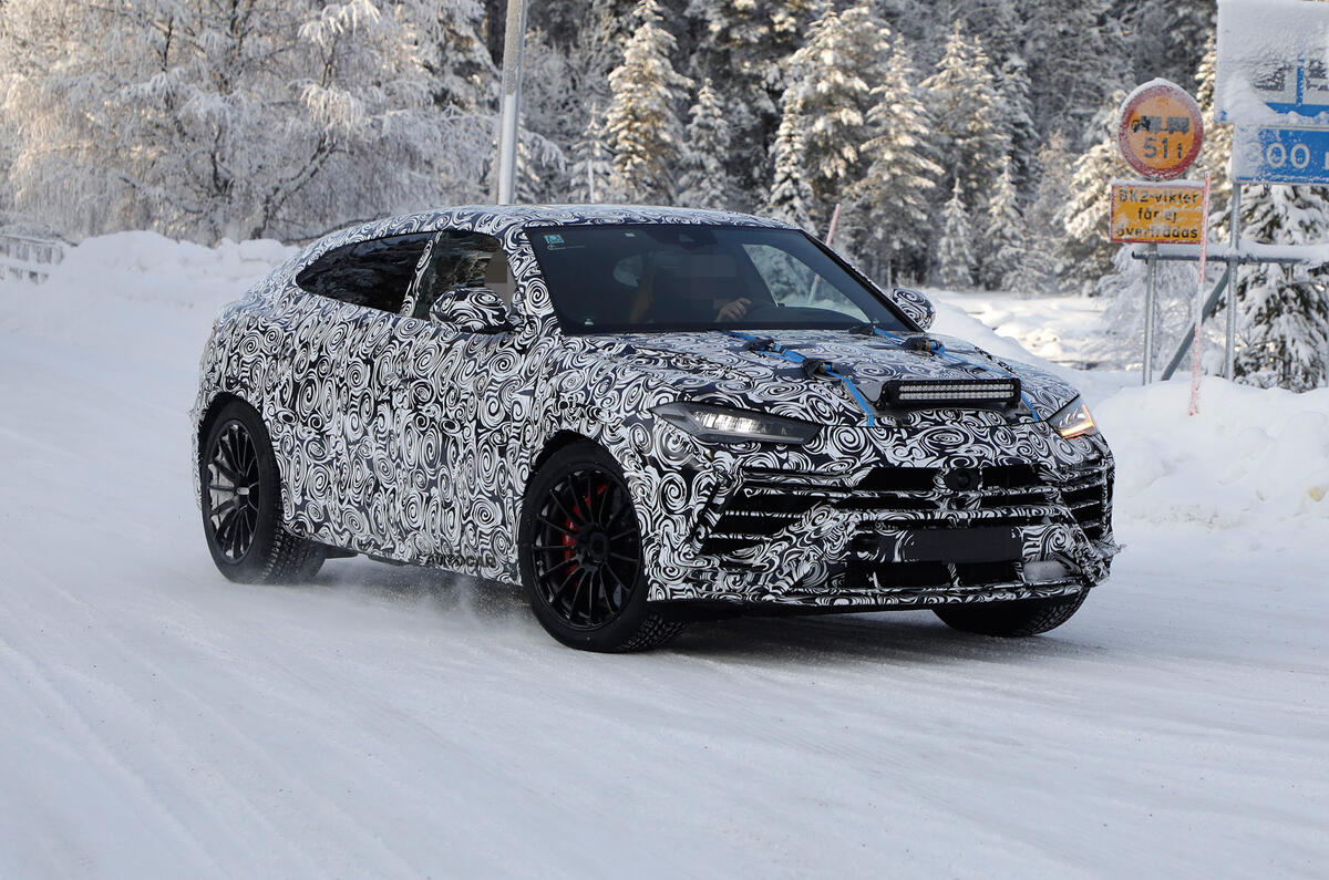 2022 Lamborghini Urus facelift prototype 2022 Lamborghini Urus facelift prototype