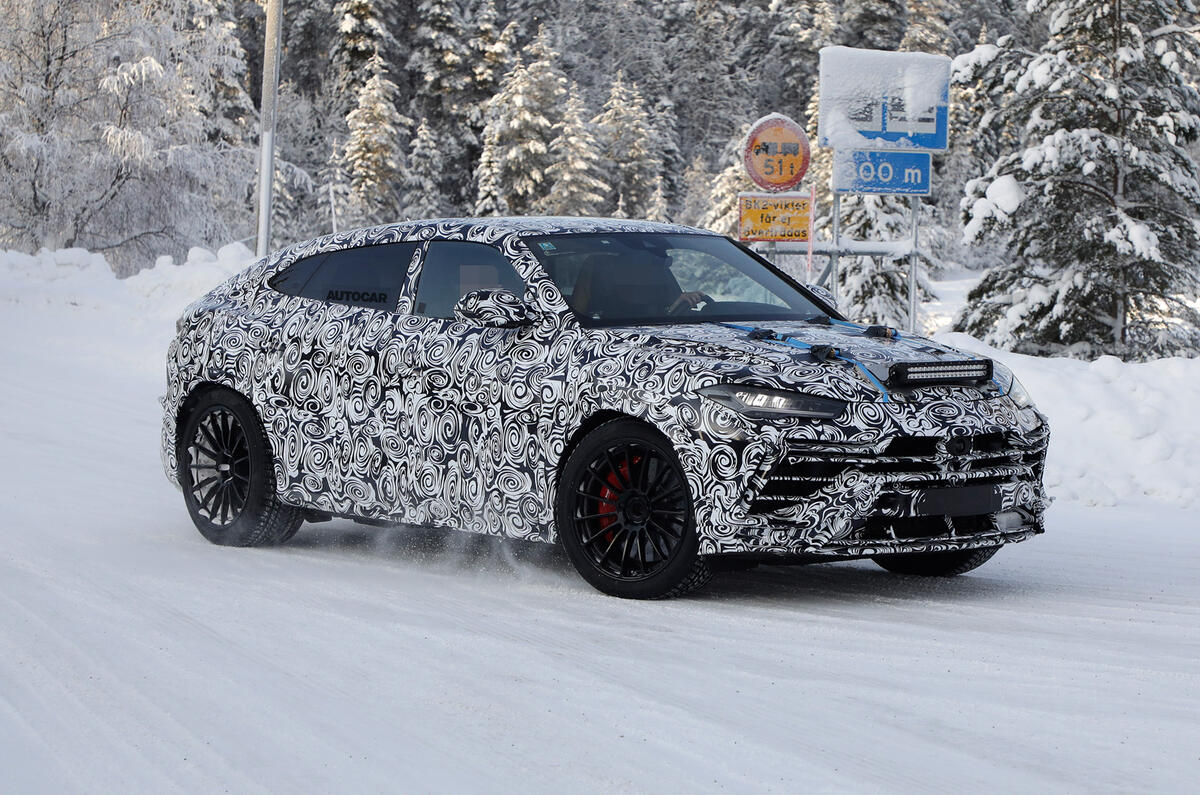 2022 Lamborghini Urus facelift prototype 2022 Lamborghini Urus facelift prototype