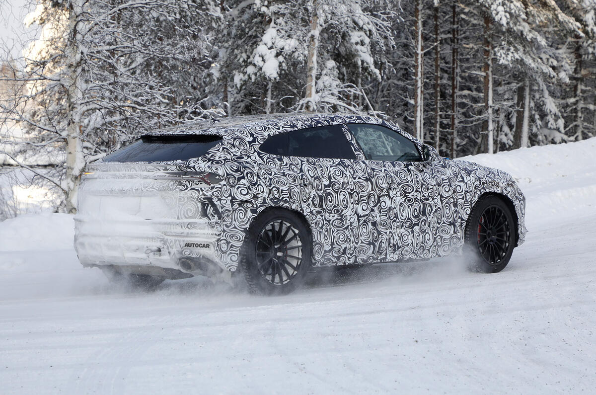 2022 Lamborghini Urus facelift prototype 2022 Lamborghini Urus facelift prototype