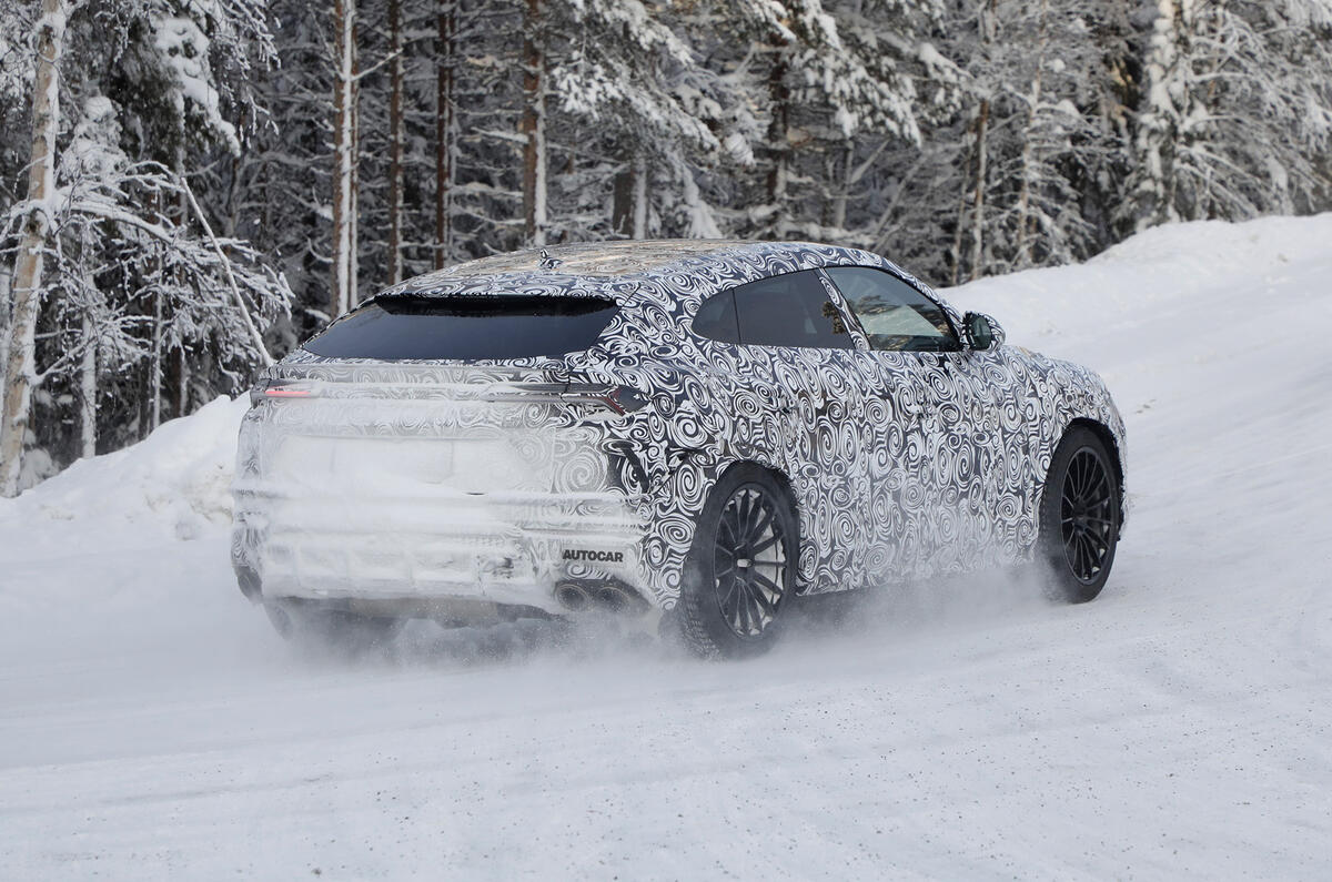 2022 Lamborghini Urus facelift prototype 2022 Lamborghini Urus facelift prototype