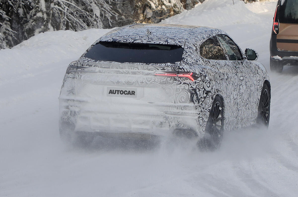 2022 Lamborghini Urus facelift prototype 2022 Lamborghini Urus facelift prototype