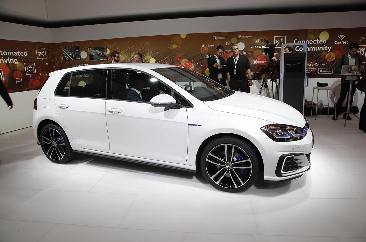 2017 Volkswagen Golf facelift revealed