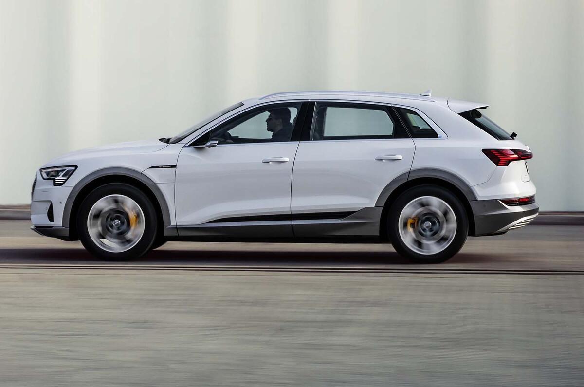Audi E-tron 50 - side
