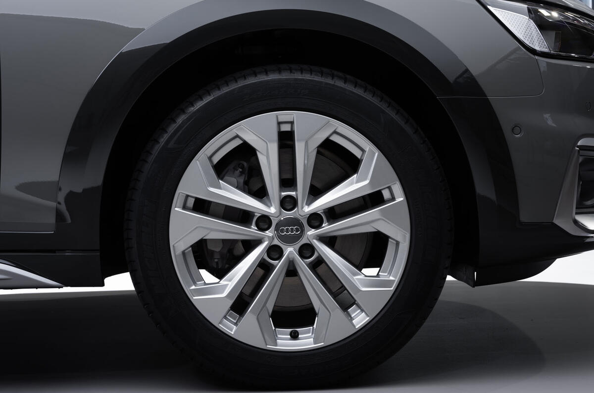 2019 Audi A4 Avant press packet - wheel