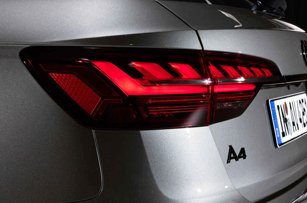 2019 Audi A4 Avant press packet - light