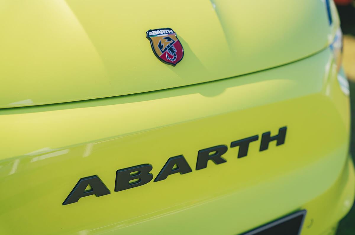 Abarth 500e badge