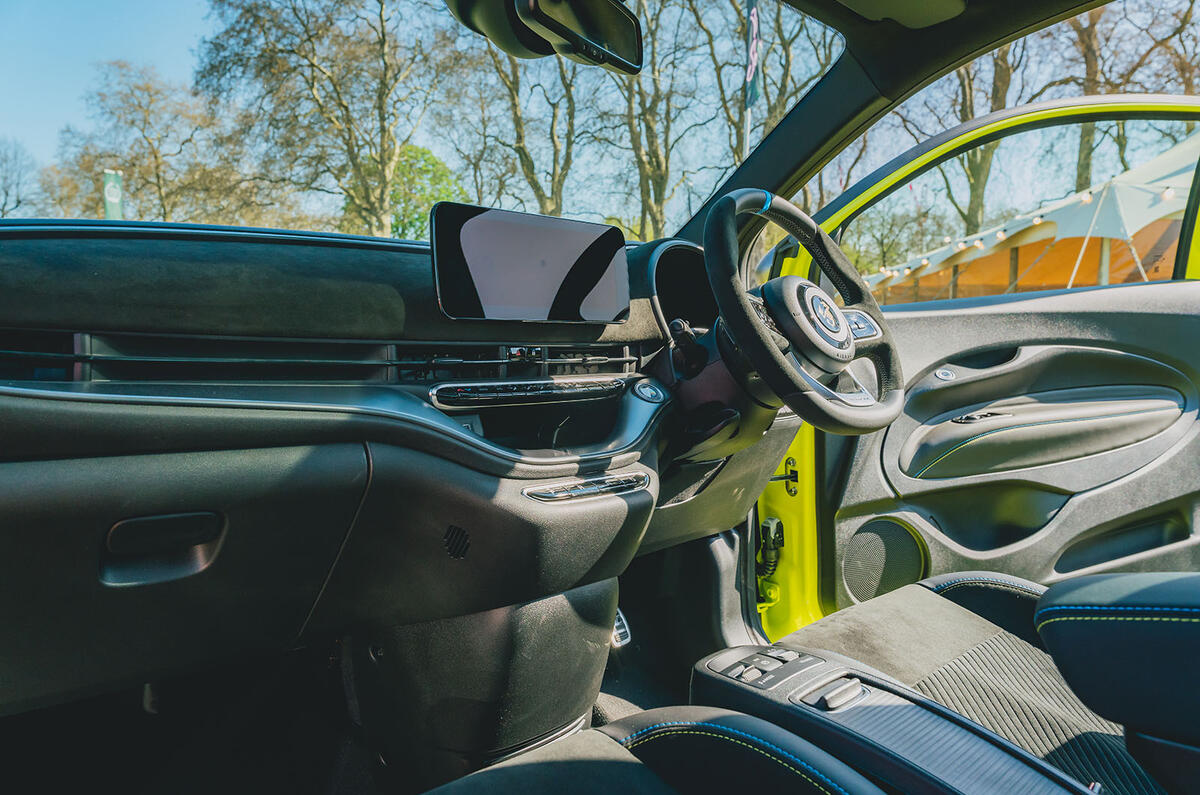 Abarth 500e interior