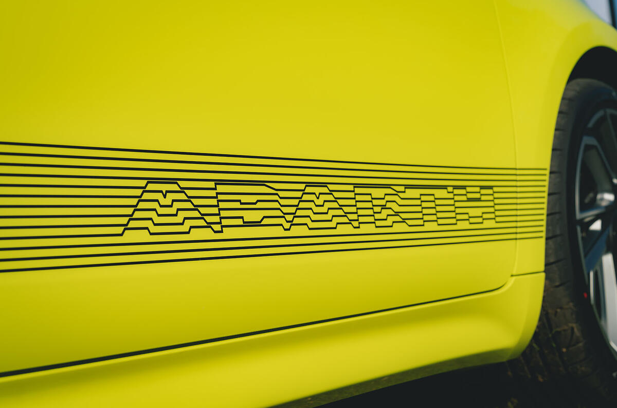 Abarth 500e stripes