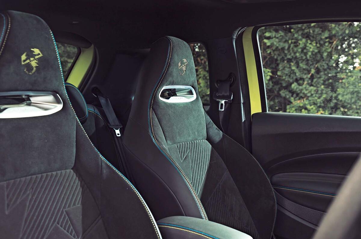 Abarth 500e seats Abarth 500e seats