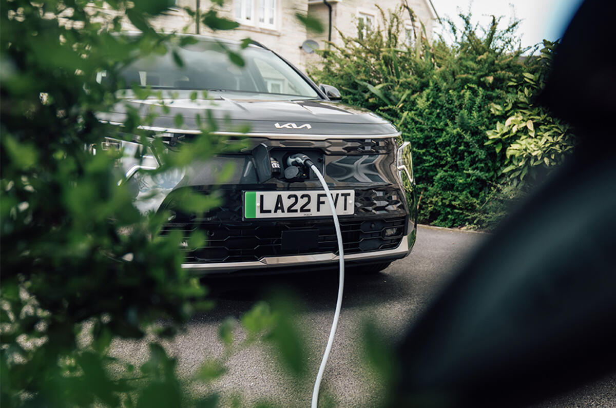 Home charging makes life easier for company car drivers, starting every trip with a full 'tank' Home charging makes life easier for company car drivers, starting every trip with a full 'tank'