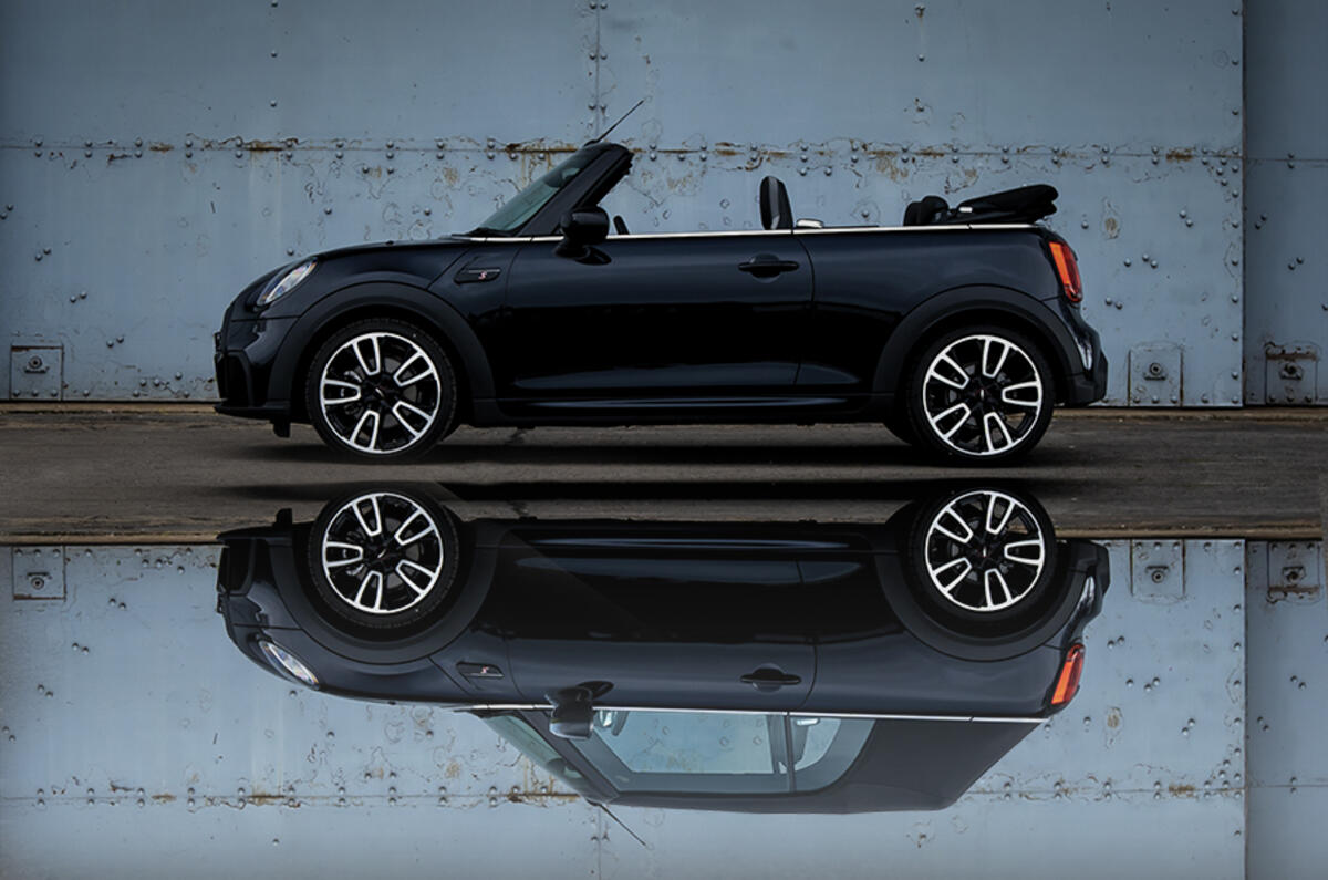 MINI Convertible side profile MINI Convertible side profile