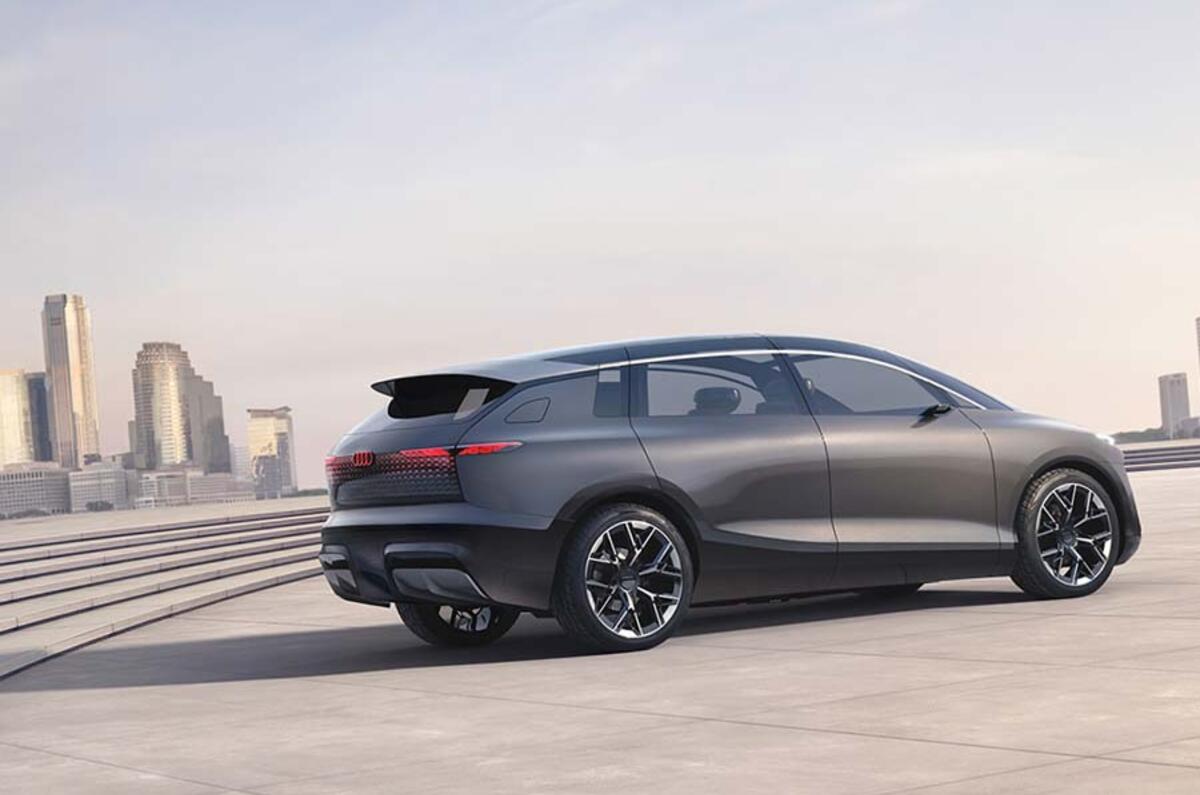 Philipp Roemers: "The roofline makes the profile of the car feel lower and more sleek" Philipp Roemers: "The roofline makes the profile of the car feel lower and more sleek"
