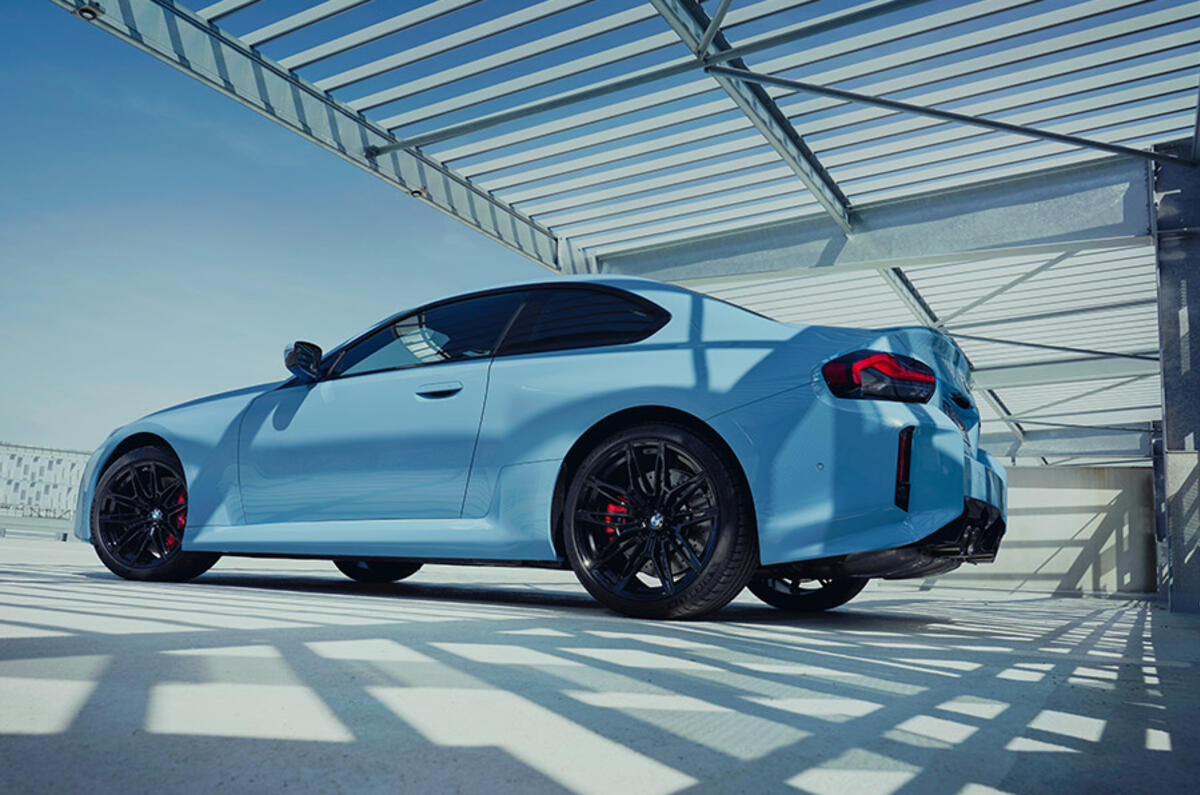 Adaptive BMW M suspension and BMW M Compound brakes enhance the BMW M2's driving feel