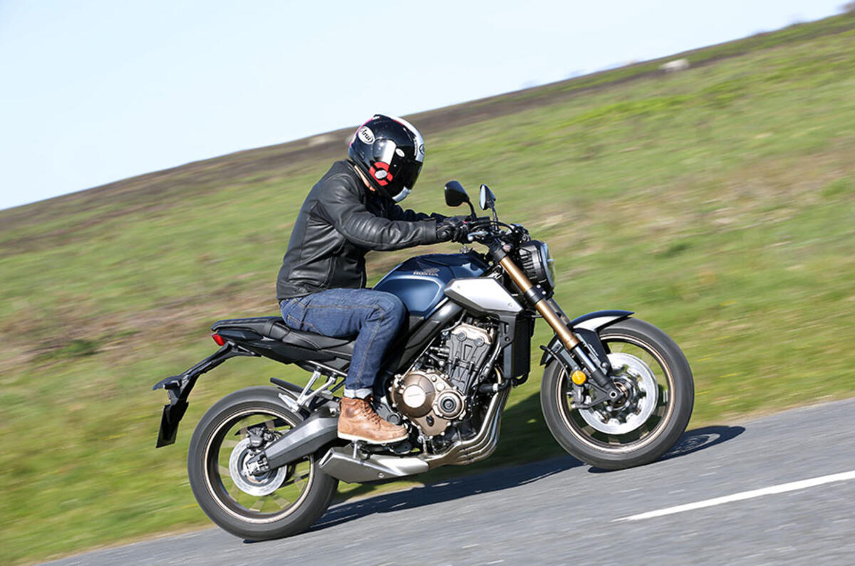  With a head-turning modern take on the classically stripped-back retro café racer, the Honda CB650R is the latest star of Honda’s Neo Sports line-up