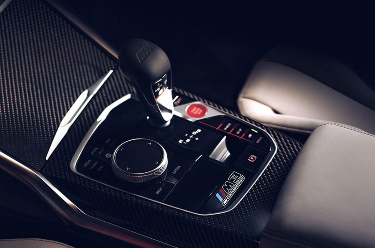 Prominent BMW M design cues remind of the race-bred performance at your fingertips Prominent BMW M design cues remind of the race-bred performance at your fingertips