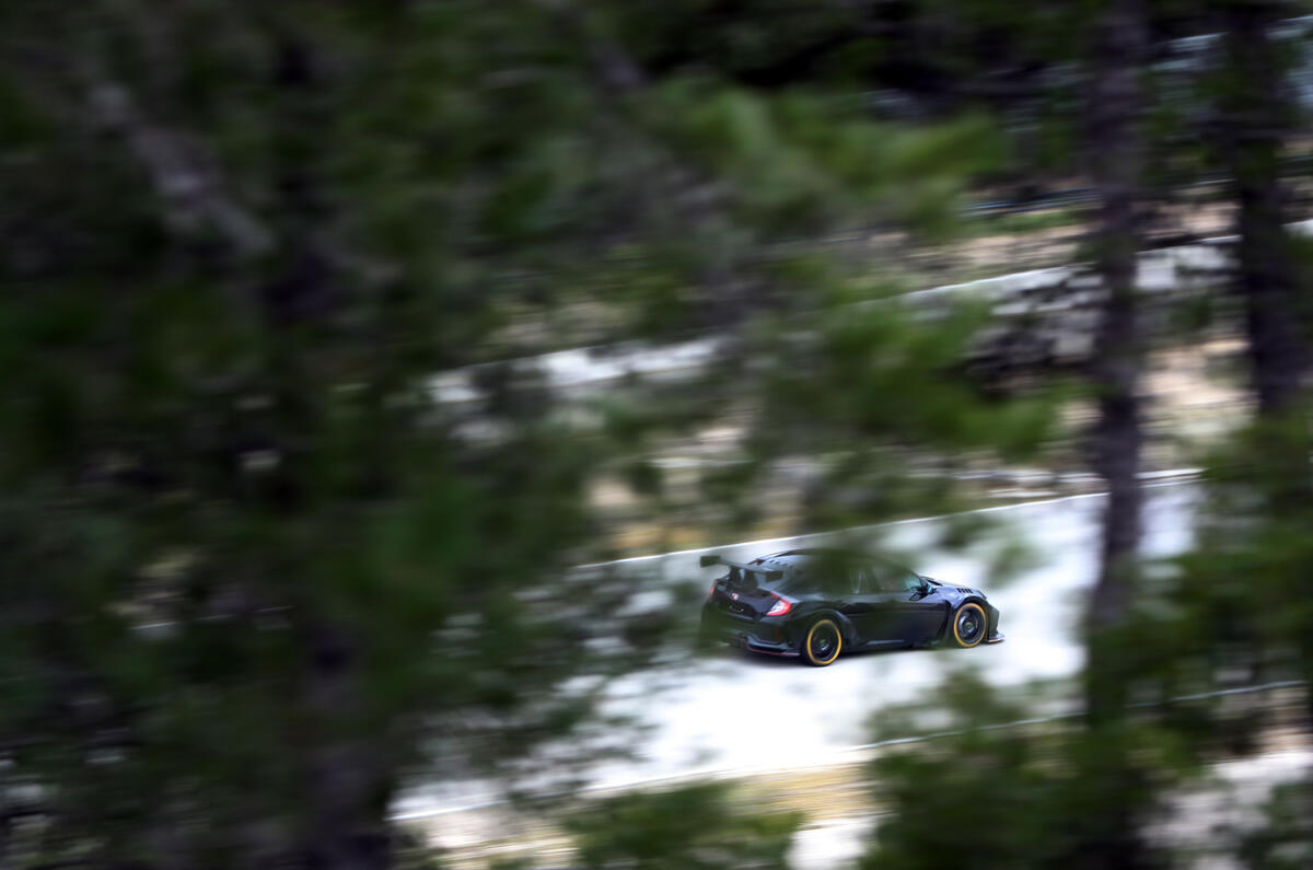 Honda Civic Type R BTCC racer lands ahead of 2018 season