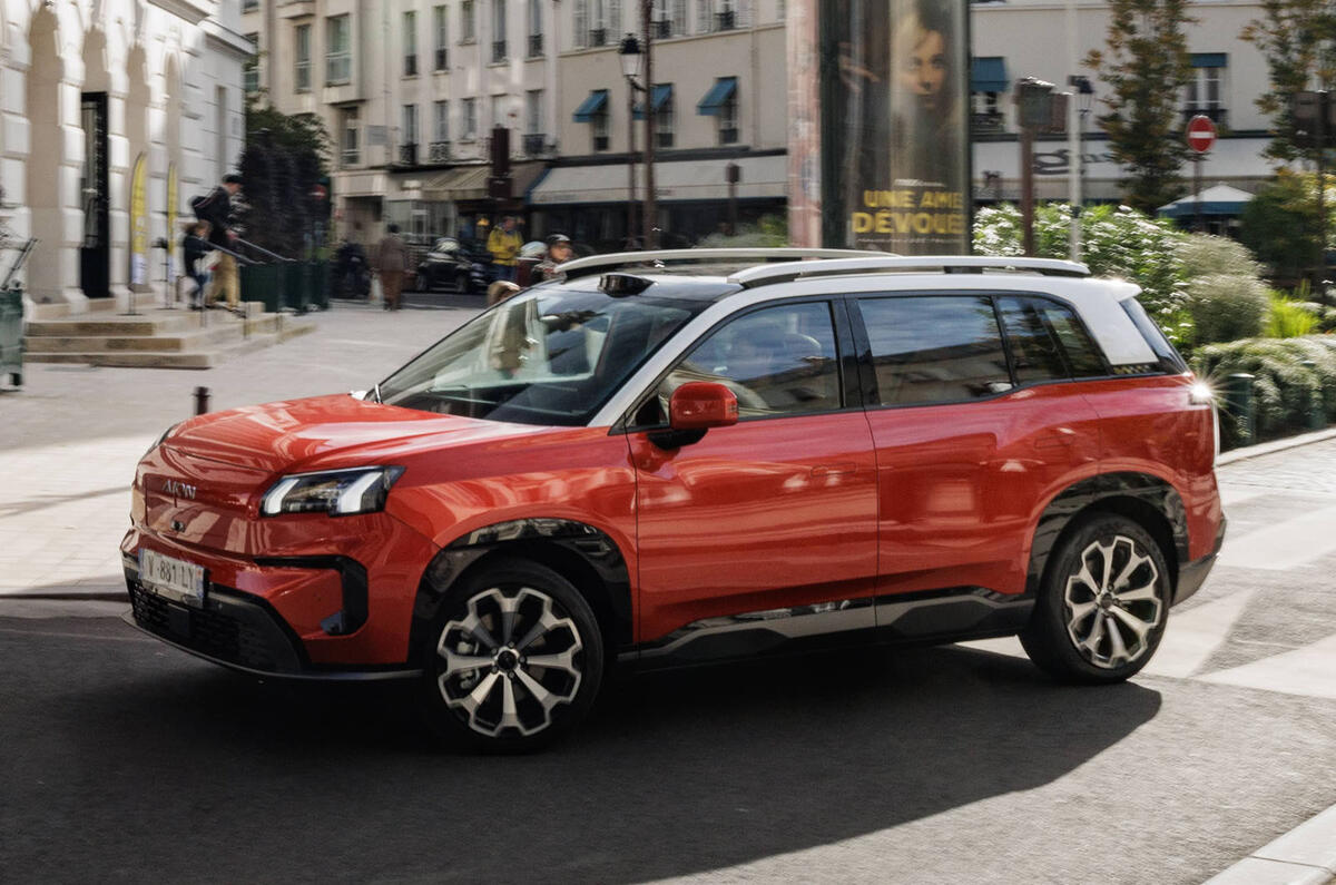 Aion V front quarter tracking Aion V front quarter tracking