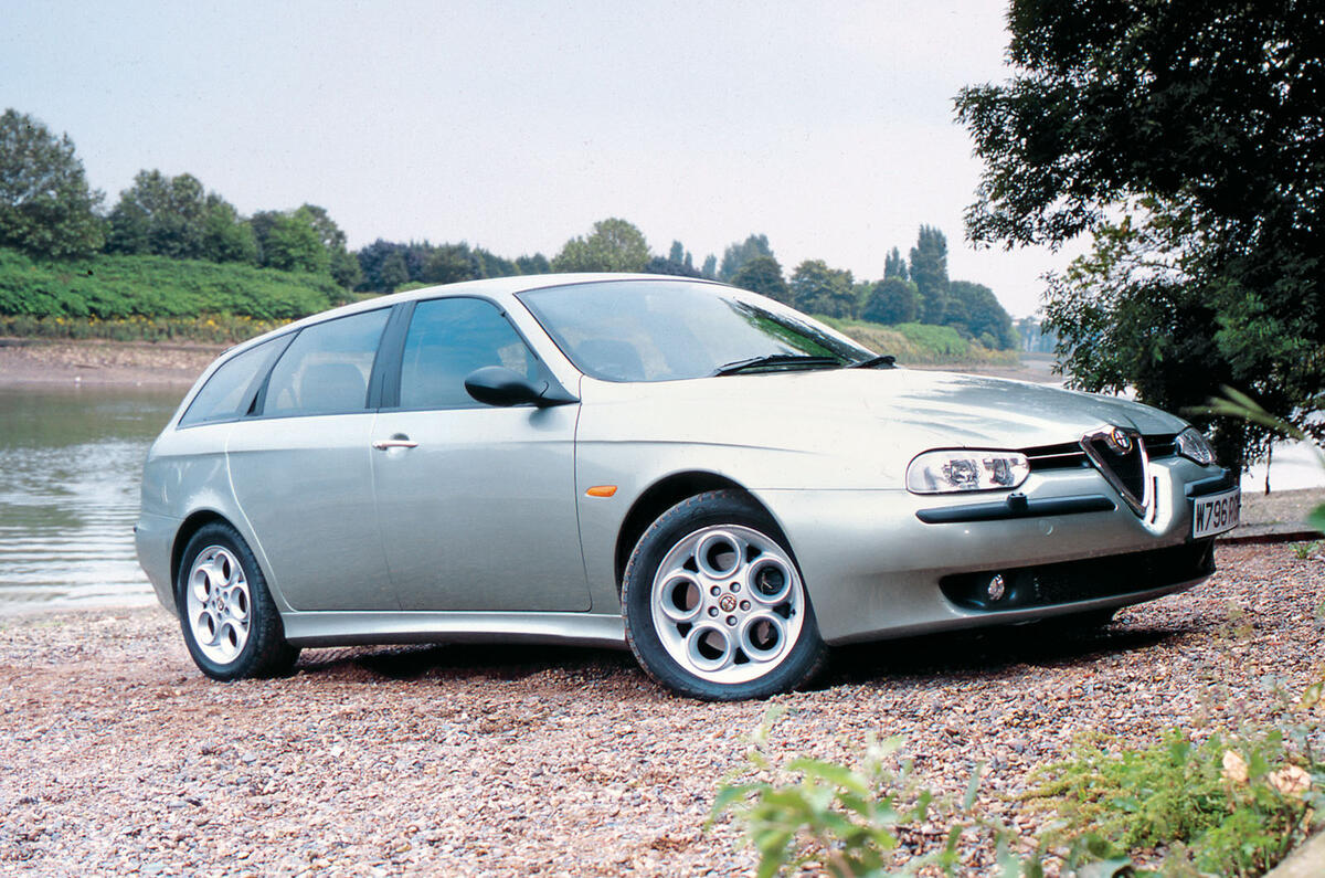 Alfa Romeo 156 front three quarter