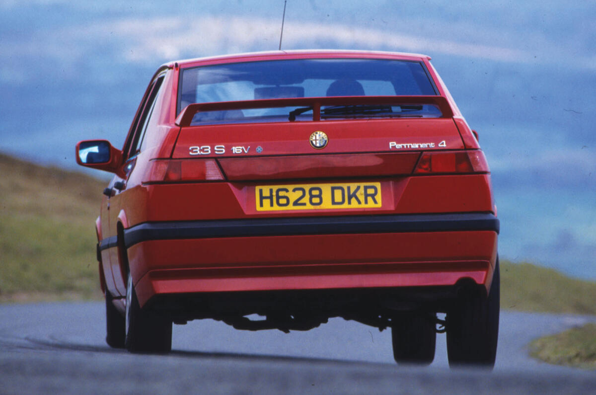 Alfa Romeo 33 S 16v .rear