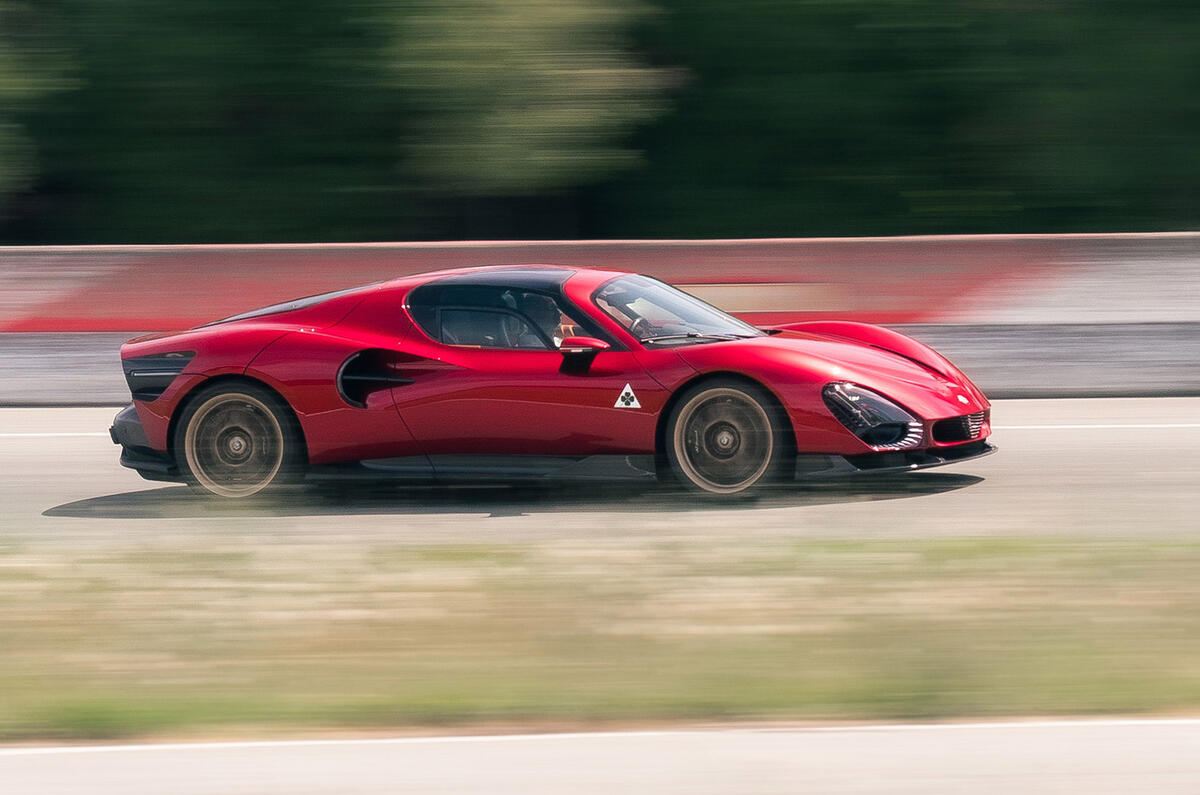 Alfa Romeo 33 Stradale review 2026 002