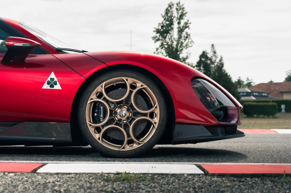 Alfa Romeo 33 Stradale review 2026 008