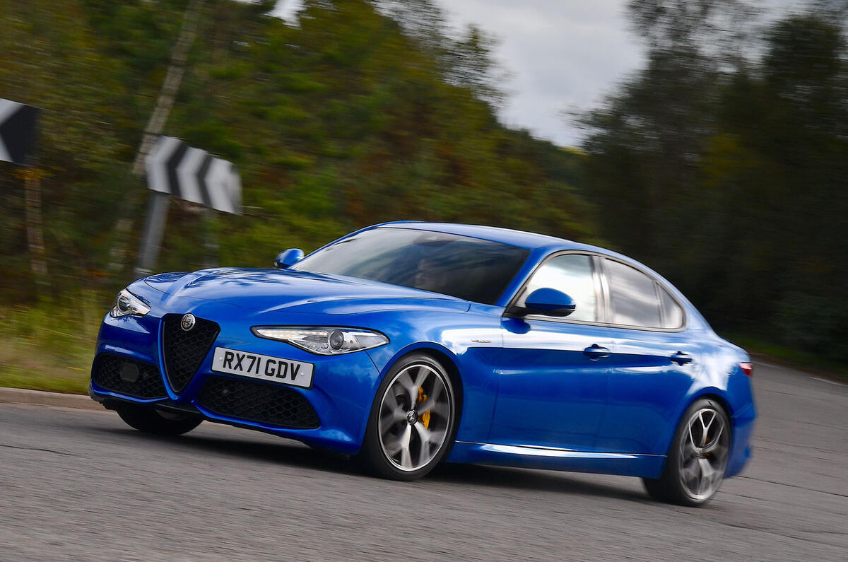 Alfa Romeo Giulia front quarter tracking 2022