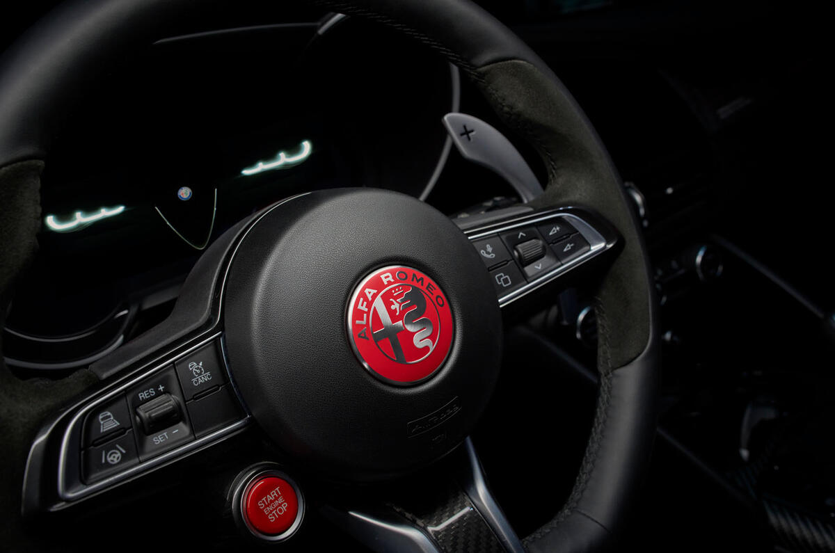 Alfa Romeo Giulia Quadrifoglio Luna Rossa 10