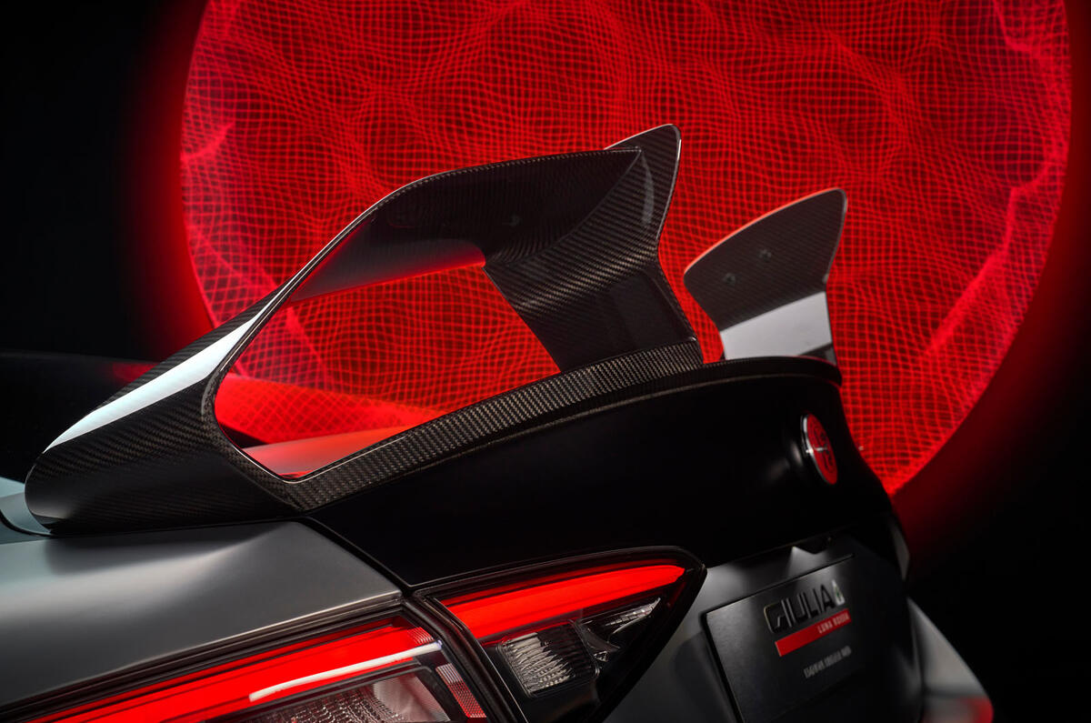 Alfa Romeo Giulia Quadrifoglio Luna Rossa 3