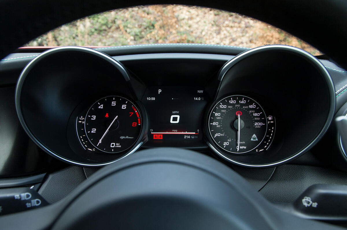 Alfa Romeo Giulia QV dials Alfa Romeo Giulia QV dials
