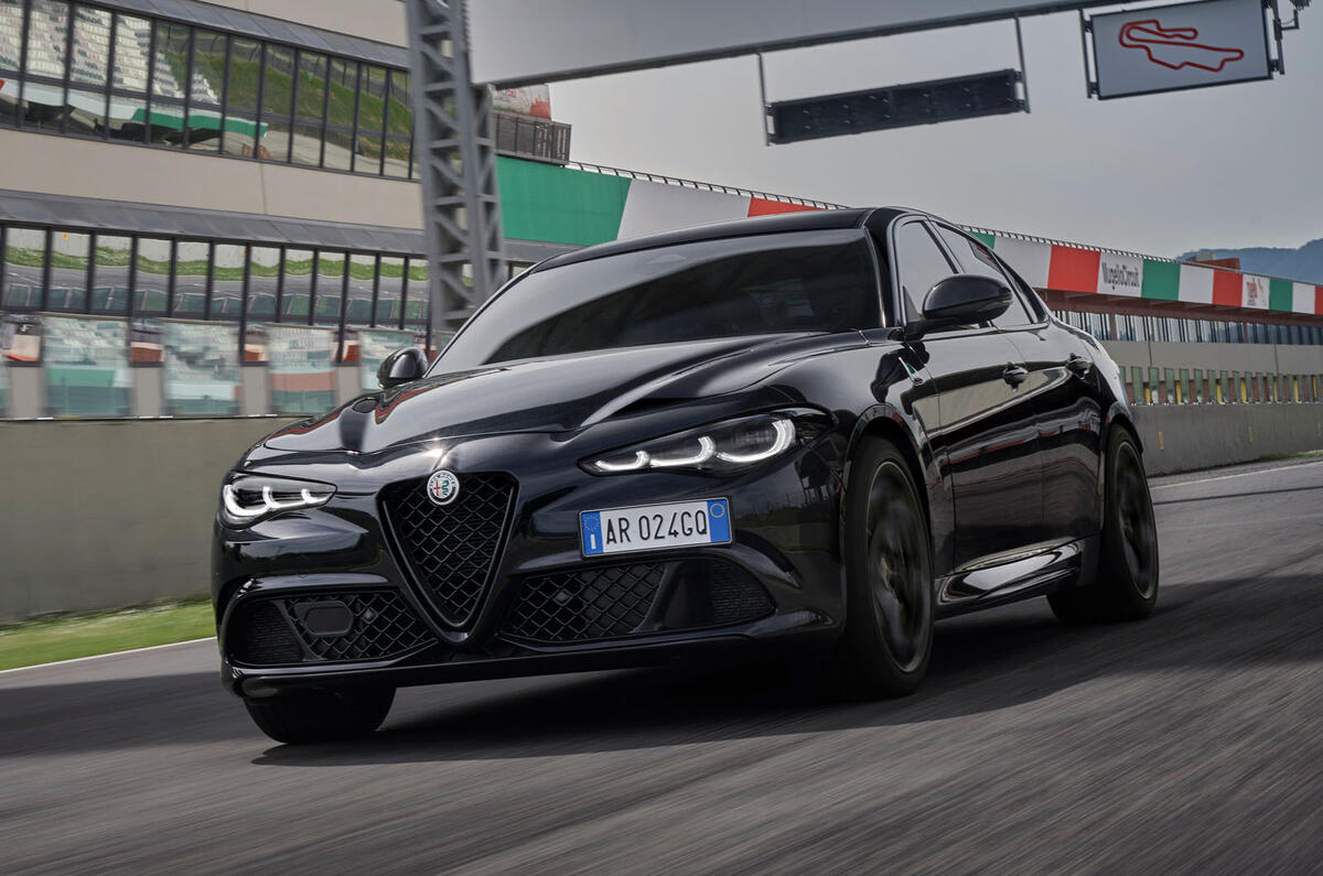Alfa Romeo Giulia super sport front quarter