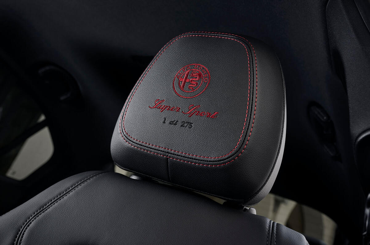 Alfa Romeo Giulia super sport seat Alfa Romeo Giulia super sport seat