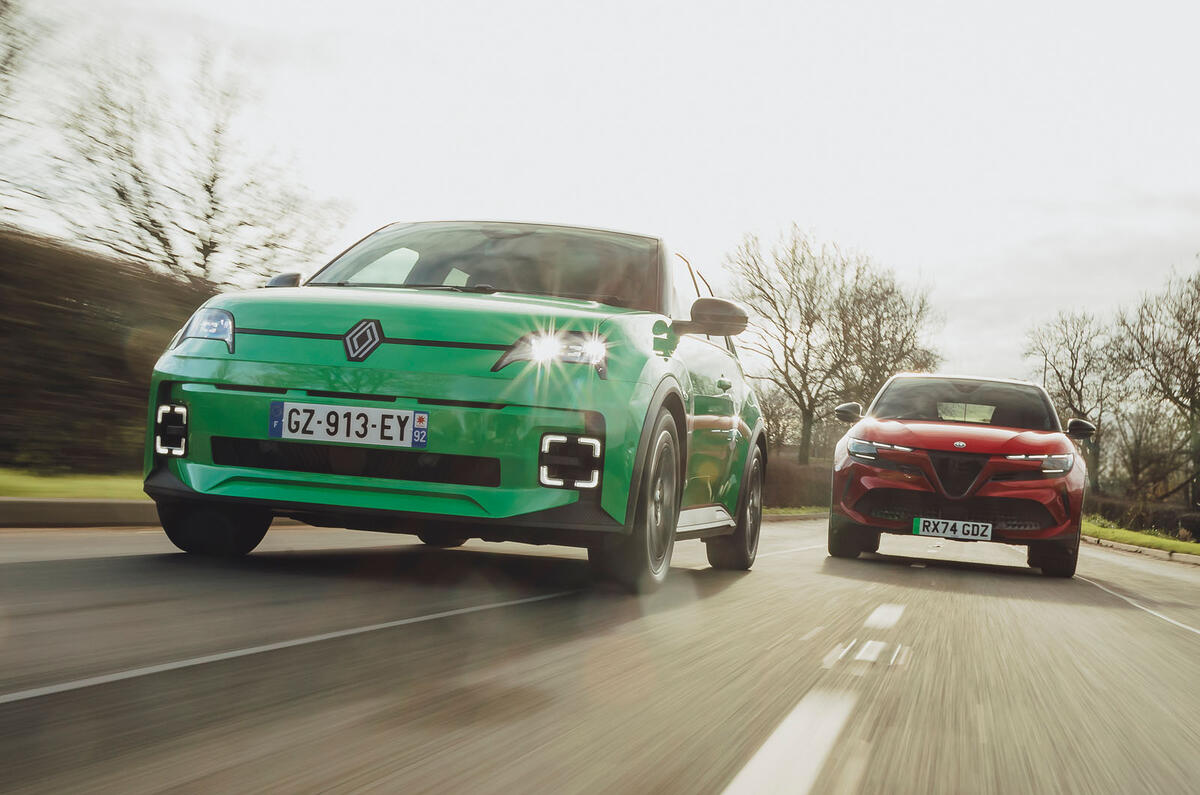 Alfa Romeo Junior following Renault 5 front
