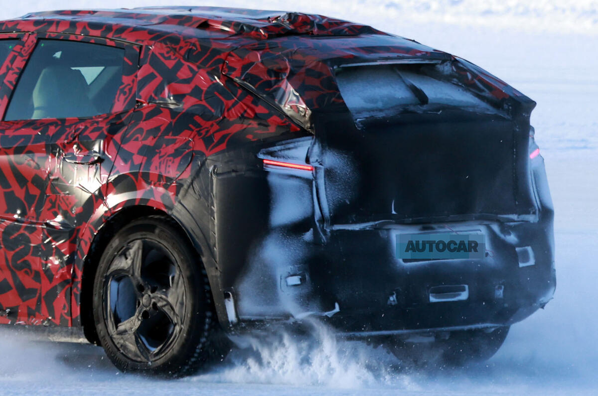Alfa Romeo Stelvio 2025 camo rear quarter close Alfa Romeo Stelvio 2025 camo rear quarter close