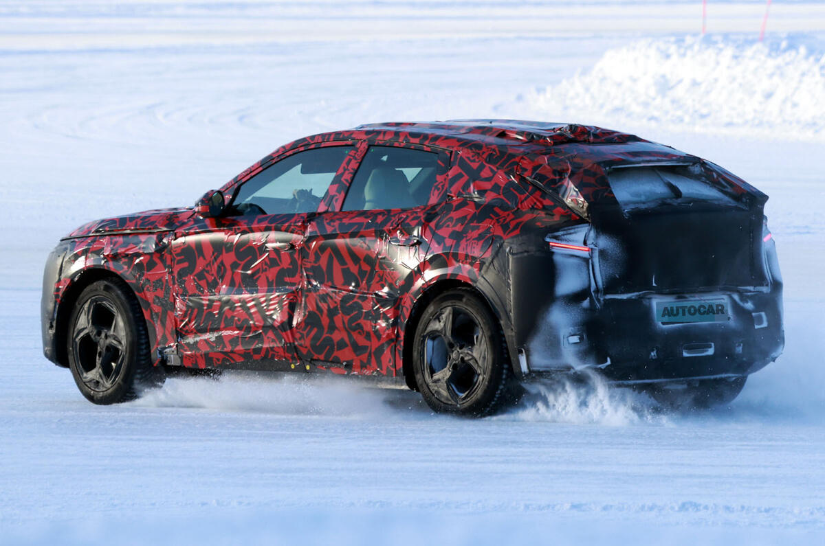 Alfa Romeo Stelvio 2025 camo rear quarter Alfa Romeo Stelvio 2025 camo rear quarter