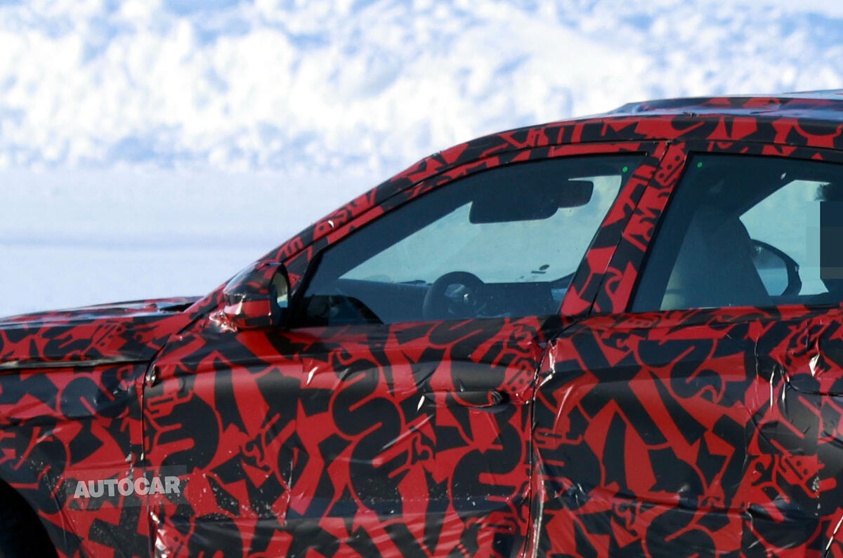 Alfa Romeo Stelvio 2025 camo side close Alfa Romeo Stelvio 2025 camo side close
