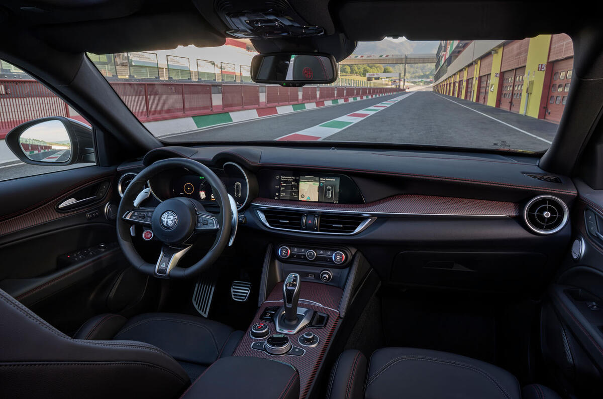 Alfa Romeo Stelvio Quadrifoglio super sport interior Alfa Romeo Stelvio Quadrifoglio super sport interior