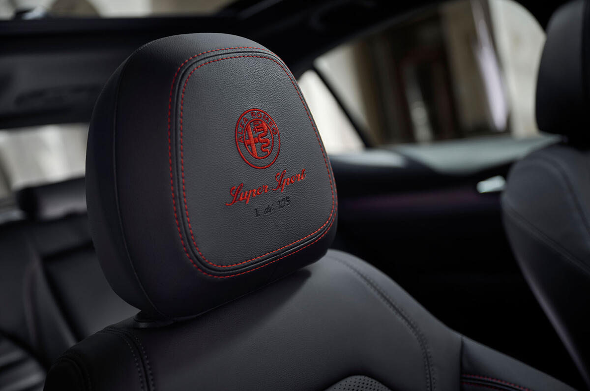 Alfa Romeo Stelvio Quadrifoglio super sport seat Alfa Romeo Stelvio Quadrifoglio super sport seat