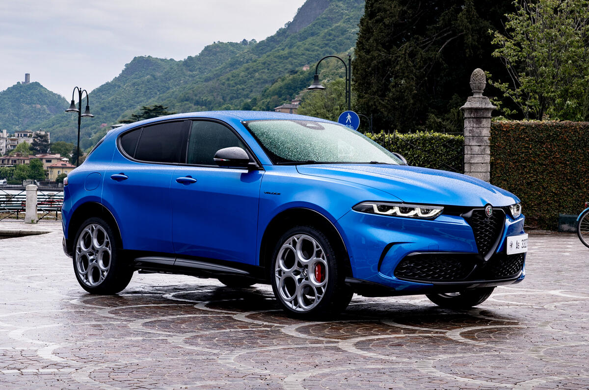 Alfa Romeo Tonale 2022 front quarter static