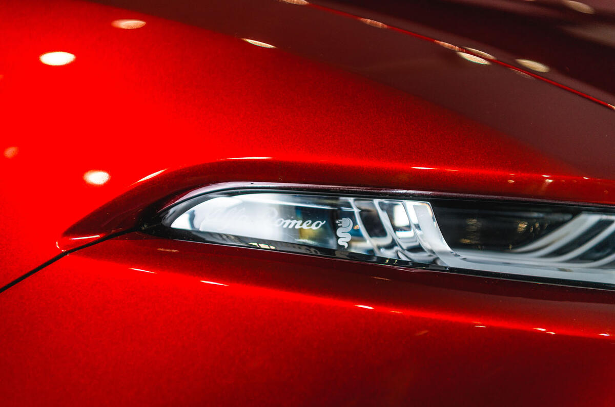 Alfa Romeo Tonale light front