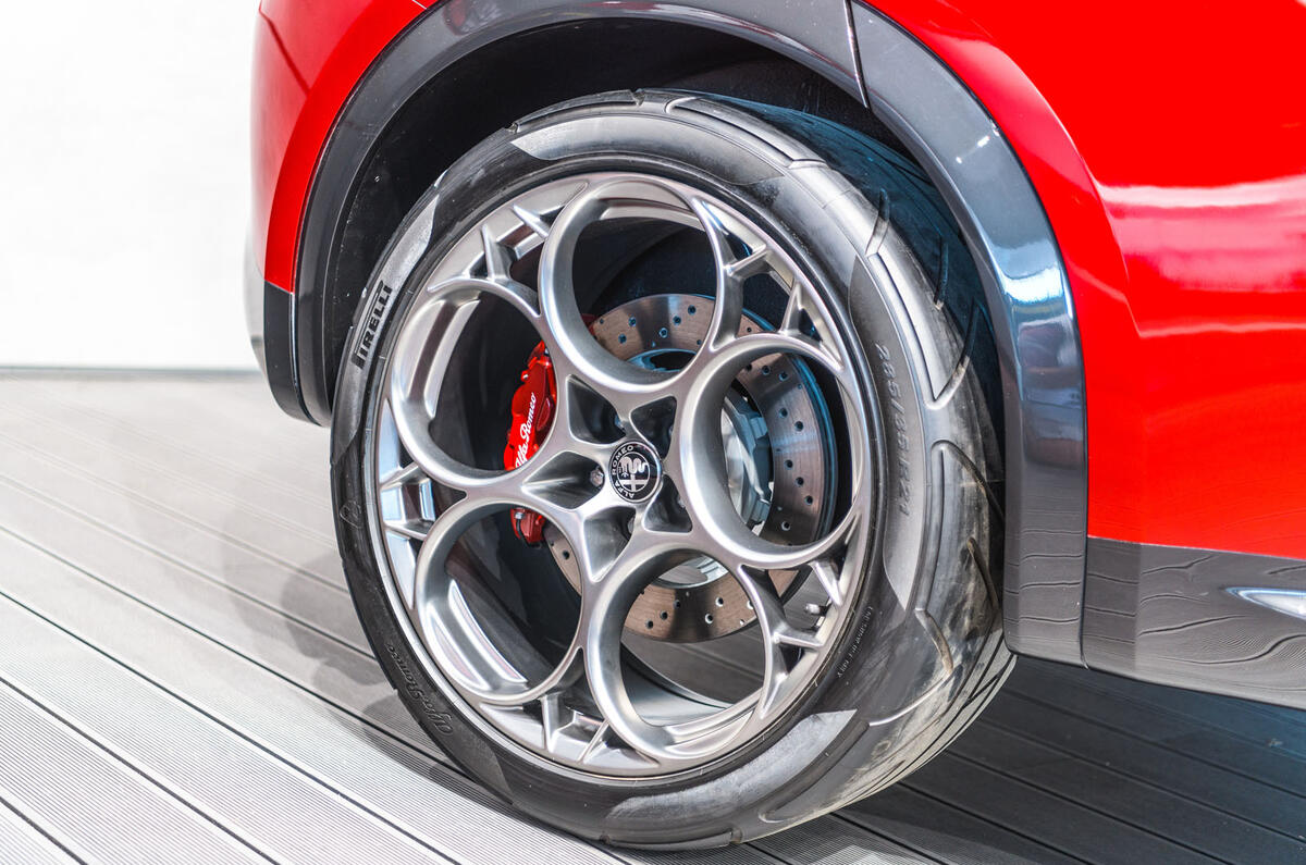 Alfa Romeo Tonale wheel